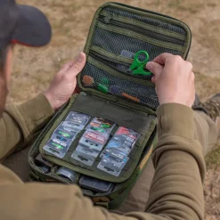 Trakker DPM Tackle Tasche, Kompakt -Natur Camping Leben ad trakker compact tackle bag dpm lifestyle 2