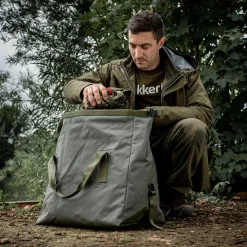 Trakker Downpour Roll-Up Fishing Carryall -Natur Camping Leben trakker downpour roll up carryall 11