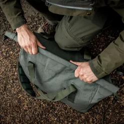 Trakker Downpour Roll-Up Fishing Carryall -Natur Camping Leben trakker downpour roll up carryall 7