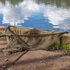 Trakker Sanctuary T3 Kescher -Natur Camping Leben trakker sanctuary t3 landing net lifetsyle 1